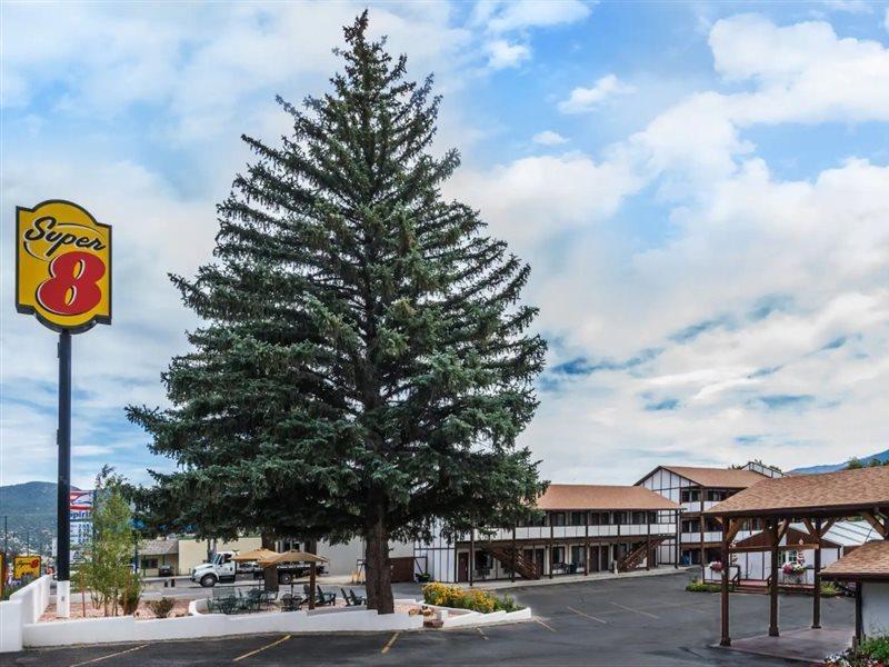 Loyal Duke Lodge Salida Exterior foto